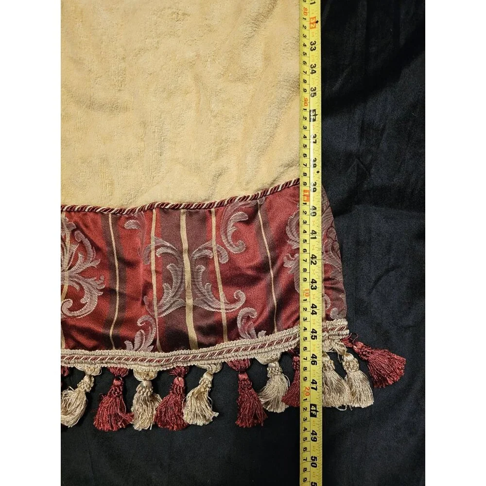 Croscill Elegant Burgundy And Gold Tasseled Bath Towel 48x25